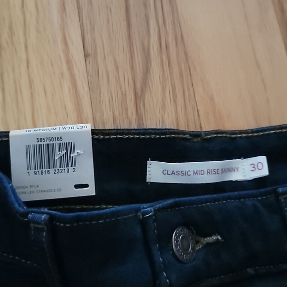 Levi's Classic Mid Rise Skinny Jeans - Picture 2 of 5